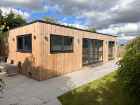 Court Lane Stables - Premium Rural Retreat with Hot Tub